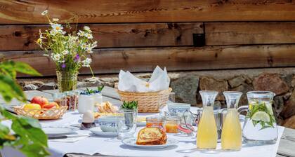 Apartment 'Vernalhof Apt Panorama' with Mountain View, Shared Terrace and Wi-Fi