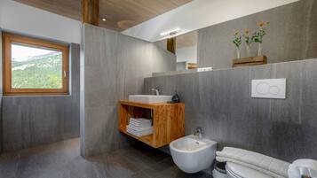 Doccia, asciugacapelli, asciugamani