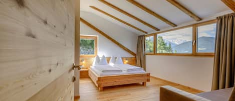 3 bedrooms, free WiFi, bed sheets
