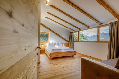Apartment 'Vernalhof Apt Panorama Large' with Mountain View, Shared Terrace and Wi-Fi