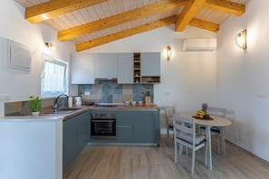 Fridge, oven, stovetop, dishwasher - Modean in Pula - Haus für 2-3 Personen (Pula)