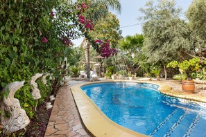 Pool - Studio 'Alojamiento Ruizo' with Mountain Views, Shared Pool and Wi-Fi (Lorca)