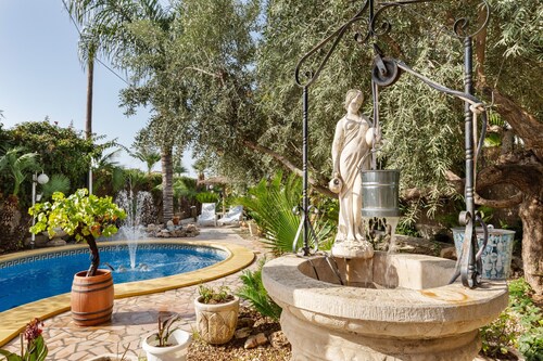 Studio 'Alojamiento Ruizo' with Mountain Views, Shared Pool and Wi-Fi