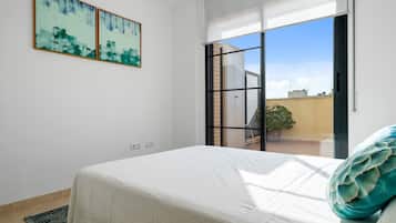 2 slaapkamers, een strijkplank/strijkijzer, gratis wifi, beddengoed