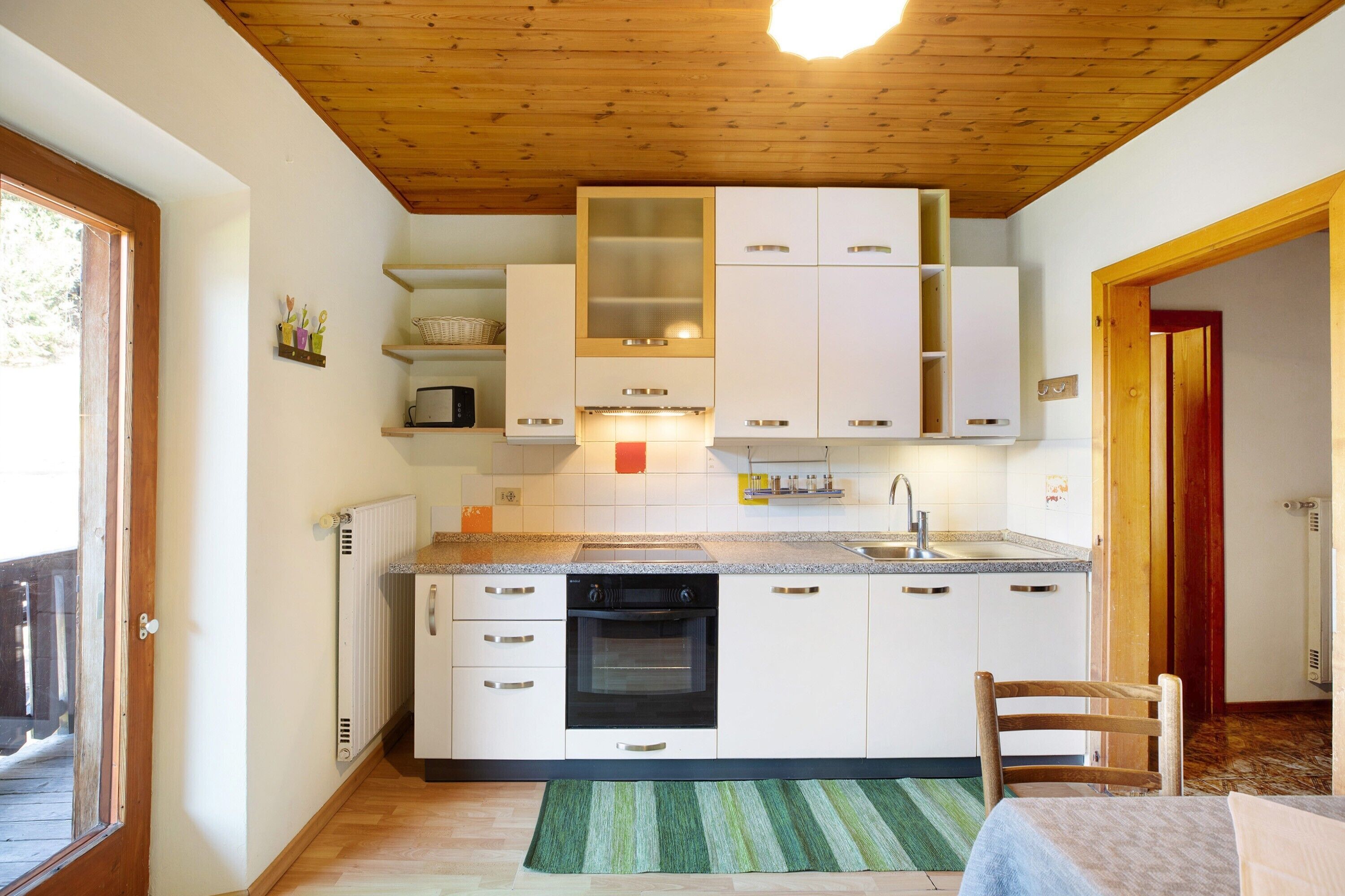 Frigorifero, forno, piano cottura, lavastoviglie
