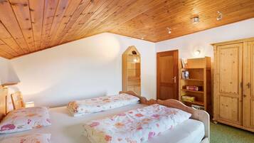 3 camere, ferro/asse da stiro, Wi-Fi gratuito, lenzuola