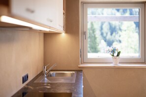 Geladeira, fogão, cooktop, lava-louças