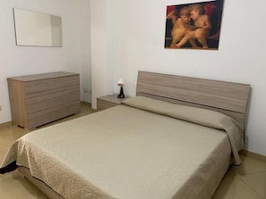 2 chambres, fer et planche Ă repasser, Wi-Fi gratuit, draps fournis