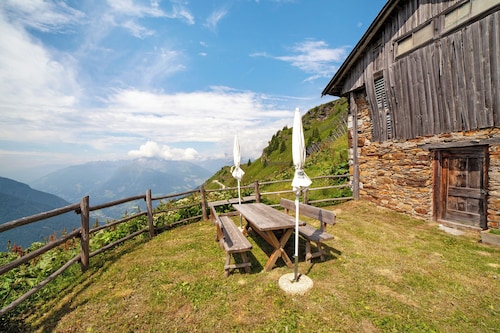 Ferienhaus "Enzianhütte" mit Bergblick, 3 Balkonen und Gemeinschaftsterrasse