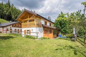 Exterior - Chalet 'Baita Bocheto' with Balcony & Terrace (Levico Terme)