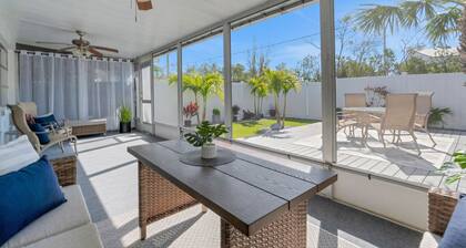 Blue Isle Oasis: Adorable, updated 2 bedroom cottage