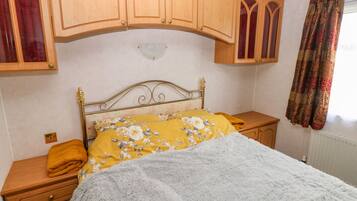 3 bedrooms, individually decorated, individually furnished