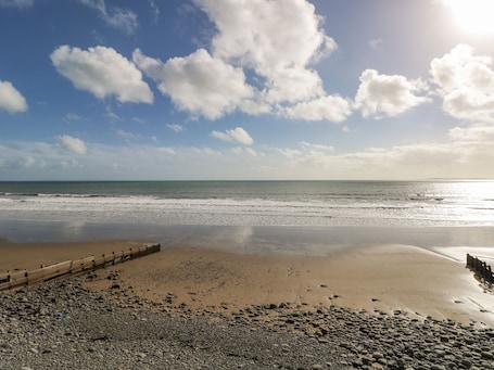 ๊ทผ์ฒ ํด๋ณ