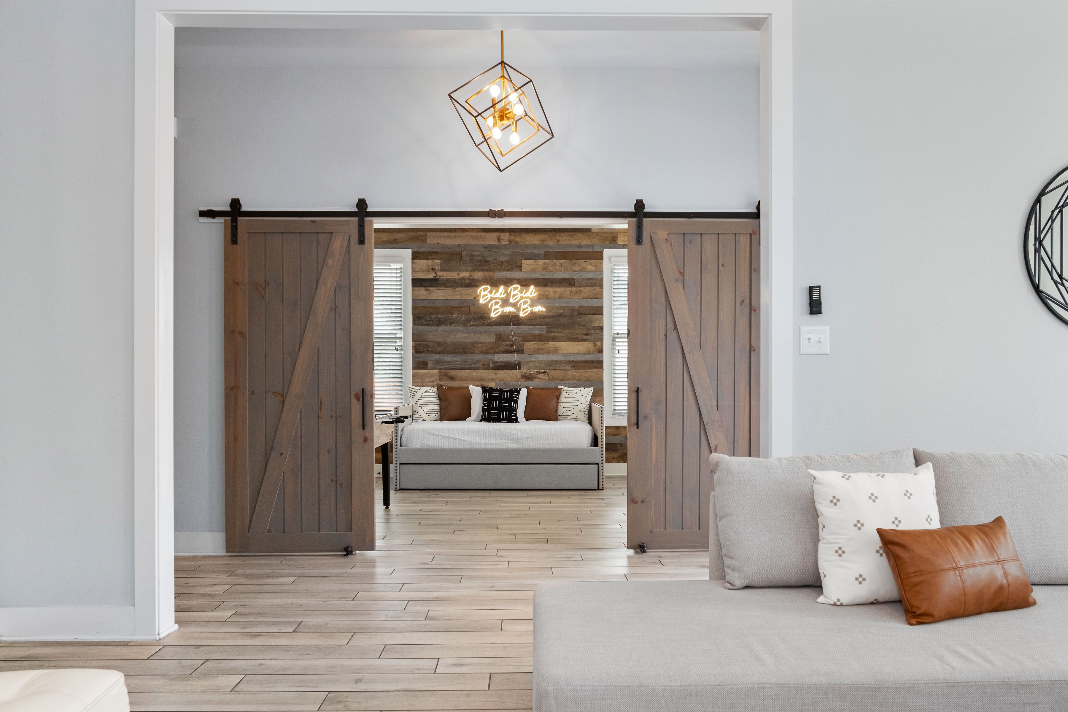 3 室のベッドルーム、デスク、アイロン / アイロン台、WiFi (無料)