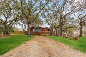 Property grounds - 4 Bedroom River House in Canyon Lake, Texas - Walk to Whitewater Amphitheater (Canyon Lake)