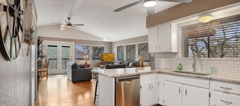 4 Bedroom River House in Canyon Lake, Texas - Walk to Whitewater Amphitheater