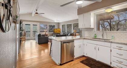 4 Bedroom River House in Canyon Lake, Texas - Walk to Whitewater Amphitheater