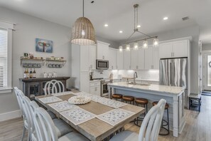 冰箱、微波炉、烤箱、炉灶