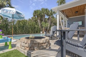 Terrace/patio - One Block to Beach. Heated Pool March-May. Playground. King Beds, Beach Chairs (Panama City Beach)