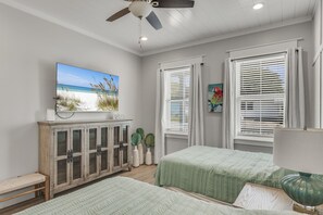 5 多间卧室、办公桌、熨斗/熨衣板、旅行婴儿床