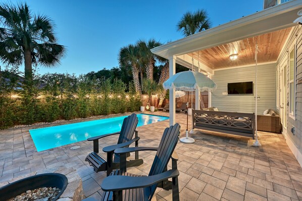 室外游泳池，恒温泳池