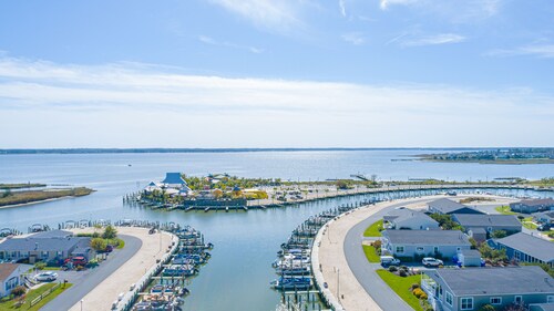 Large home-marina, beach, pools