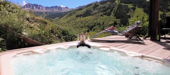 Chalet de prestige 19 people swimming pool jacuzzi sauna and cinema room