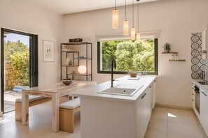 Comfort Villa | Private kitchen | Fridge, microwave, oven, stovetop