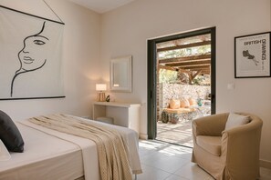 Comfort Villa | Private kitchen | Fridge, microwave, oven, stovetop