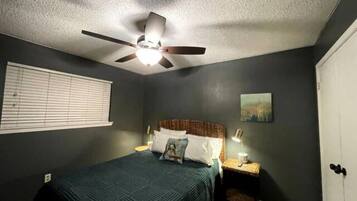 3 Schlafzimmer, Schreibtisch, Bügeleisen/Bügelbrett, kostenloses WLAN