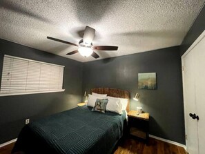 3 Schlafzimmer, Schreibtisch, Bügeleisen/Bügelbrett, kostenloses WLAN