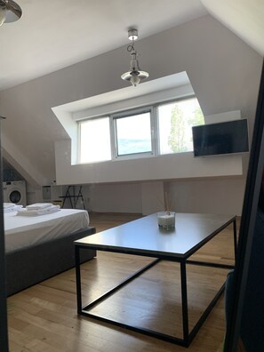 1 Schlafzimmer, Schreibtisch, WLAN, Bettwäsche