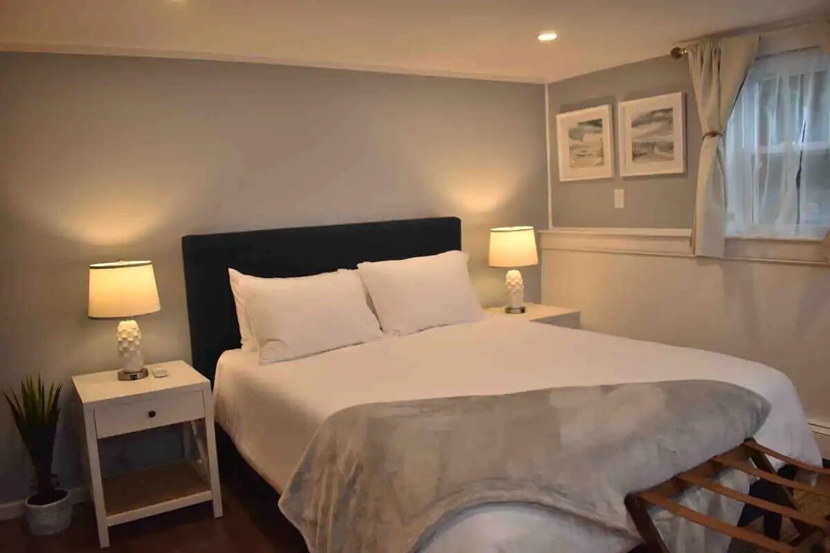 2 Schlafzimmer, Schreibtisch, Bügeleisen/Bügelbrett, Reisekinderbett