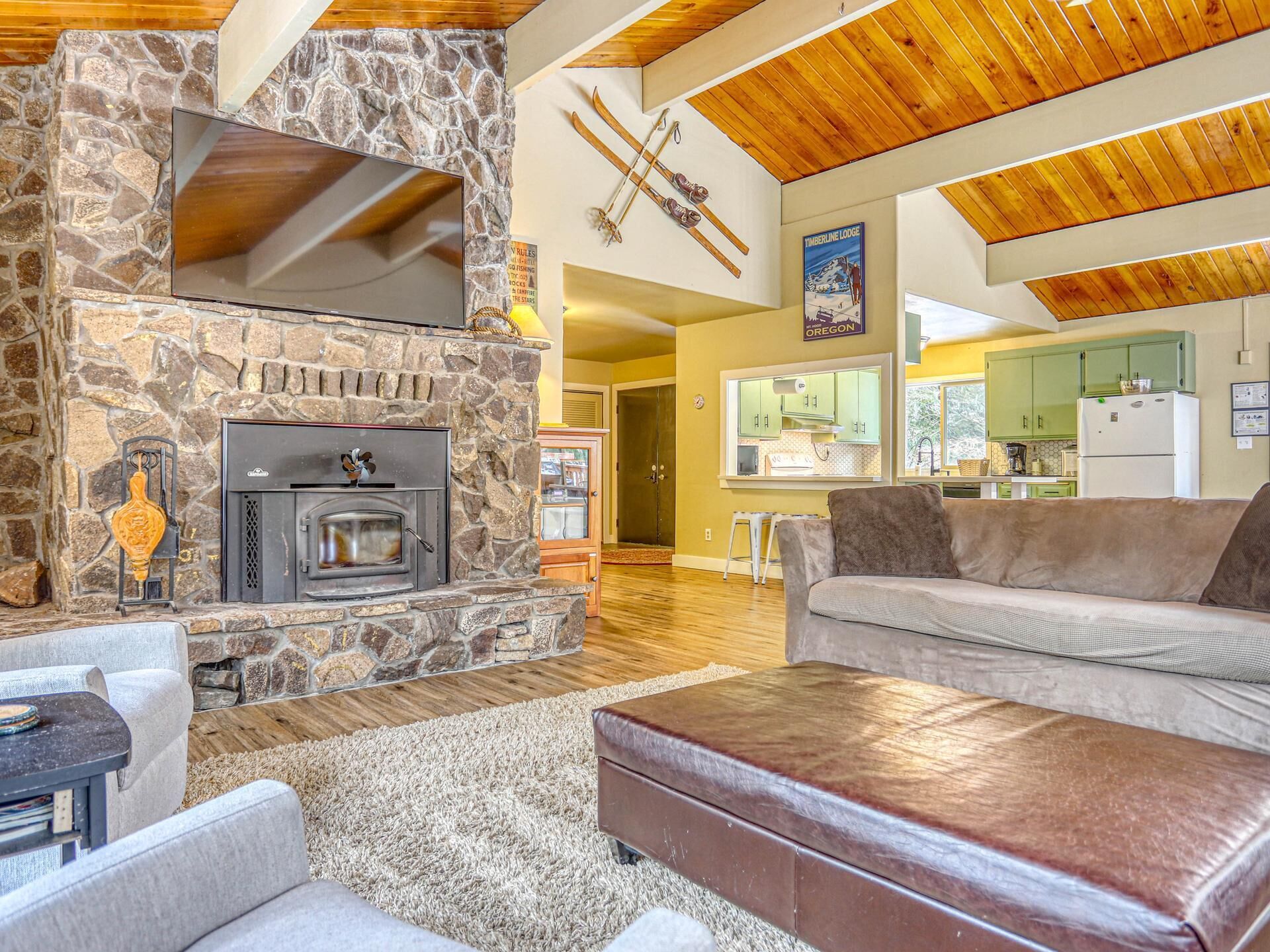 Clear Creek Mt. Hood Retreat with stunning views of Clear Creek