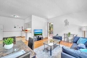 50-inch Smart TV with satellite channels, TV - Lovely 2 bed apartment near the beach.  (Bay Harbor Islands)