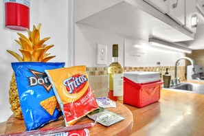 Private kitchen - Lovely 2 bed apartment near the beach.  (Bay Harbor Islands)