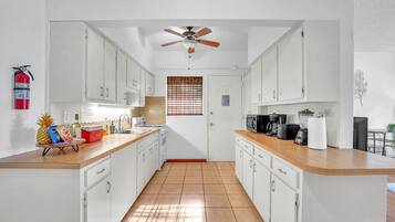 豪華公寓 | 私人廚房 | 大型冰箱、微波爐、烤箱、攪拌器