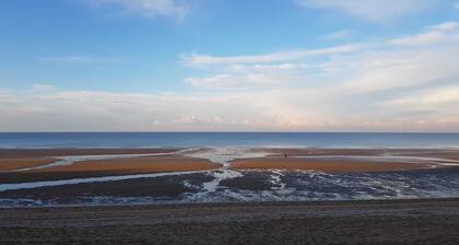 Cosy studio, 300m from the beach and in the town center