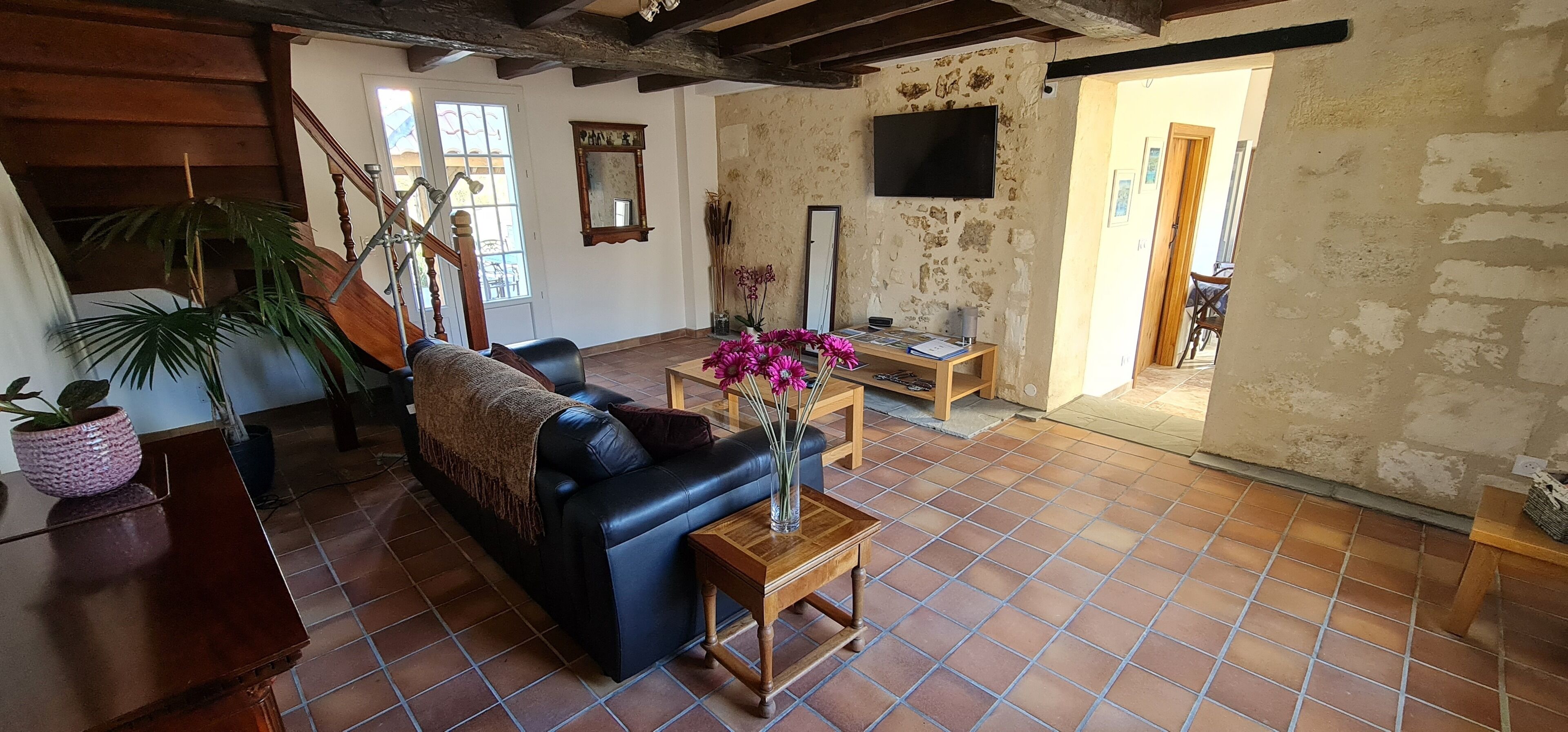 Smart TV, books, stereo