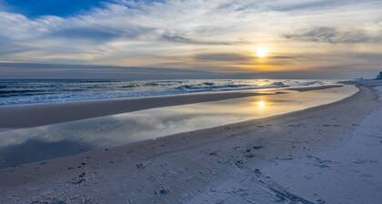 Dream Home! Elegant Retreat for Large Parties in Secluded Setting!