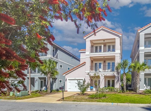 Dream Home! Elegant Retreat for Large Parties in Secluded Setting!