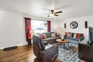 Smart TV, video games, offices - Denver Haven|Yard Games|Close to City and Mountains| (Lakewood)