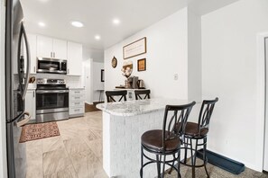 Fridge, microwave, oven, stovetop - Denver Haven|Yard Games|Close to City and Mountains| (Lakewood)