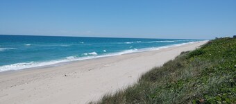 Melbourne Beach Townhouse on oceanfront 1.2 acre property