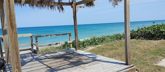 Melbourne Beach Townhouse on oceanfront 1.2 acre property