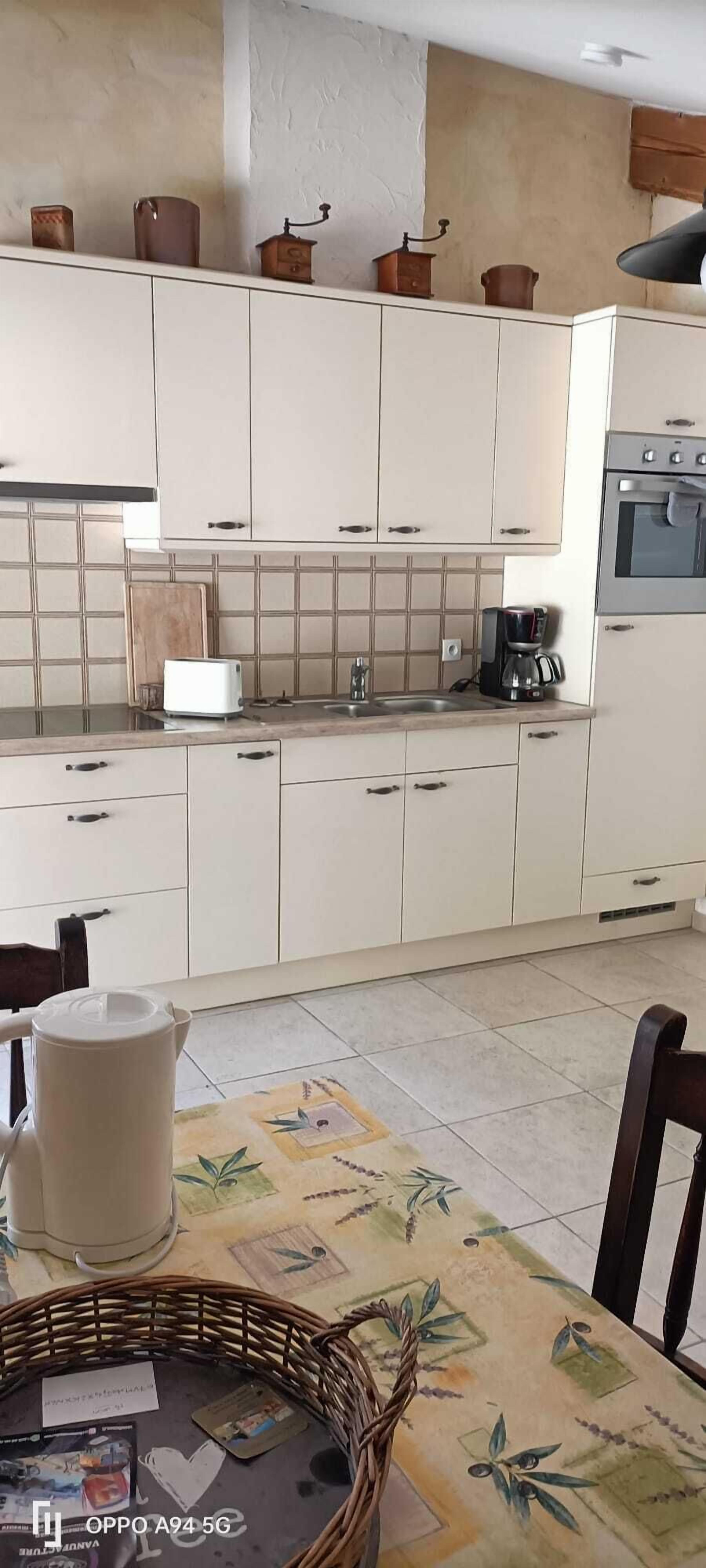 Fridge, oven, stovetop, coffee/tea maker