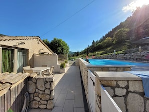 Outdoor dining - Gîte DE LA Source (Barret-sur-Méouge)