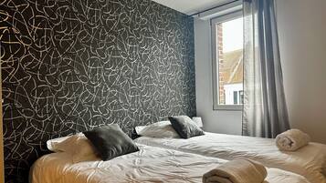 6 bedrooms, travel crib, free WiFi, bed sheets