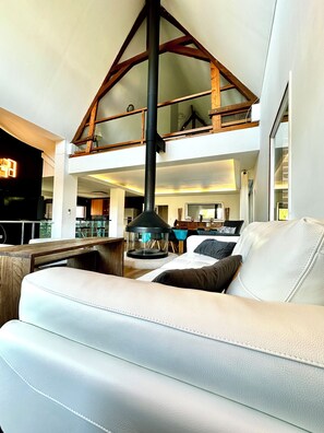 TV, fireplace, ping pong