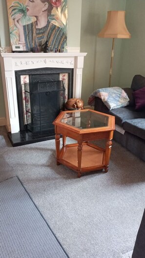TV, fireplace - Business friendly accomodation (Southsea)